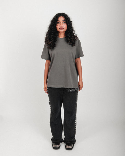 ANNIVERSARY ESSENTIAL TEE (CHARCOAL)